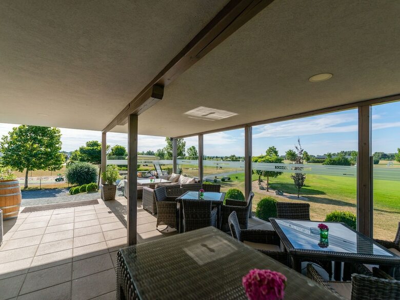 Luxurious Apartment On Pannonia Golf Course
