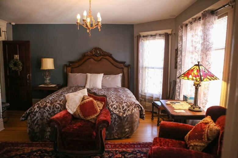 Bed & Breakfast On Broadway