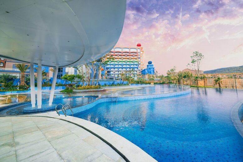 Dolphin Bay Hotel