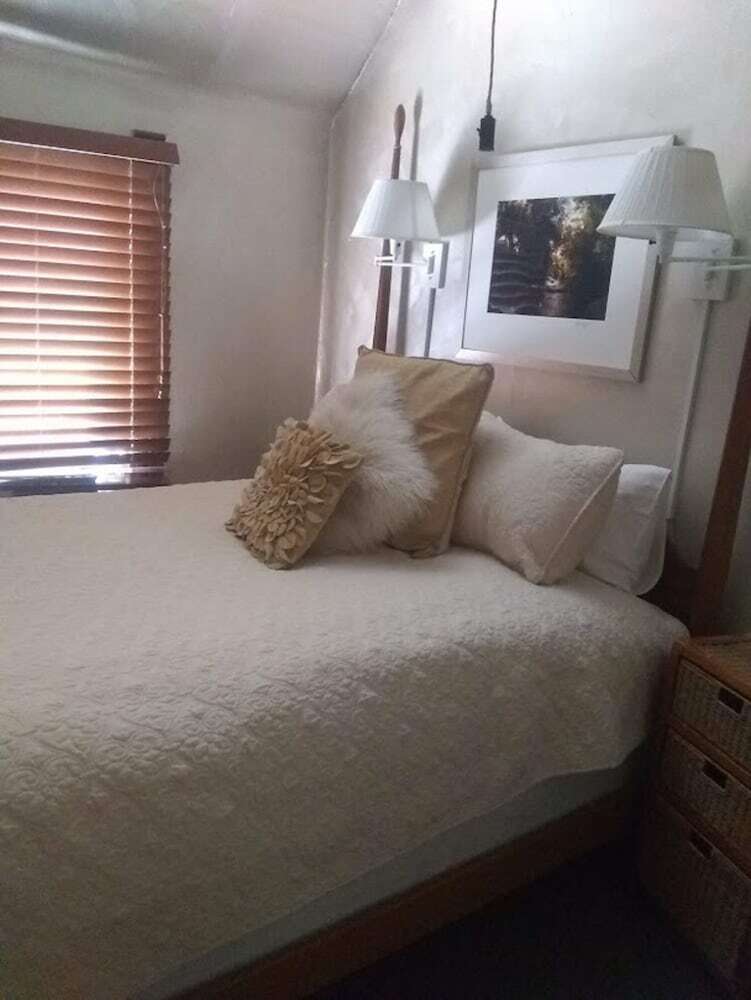 Bed & Breakfast Off Broadway B & B