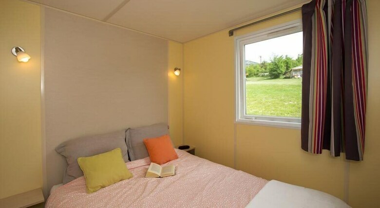 Camping Naturist Castillon de Provence