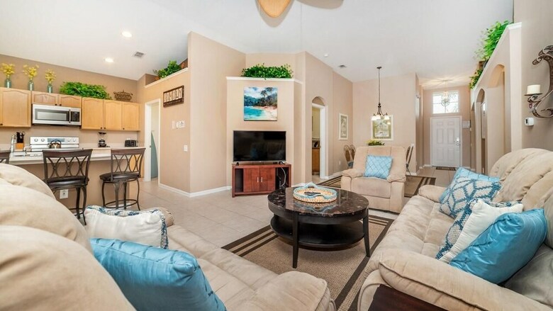 8104 Fan Palm Way