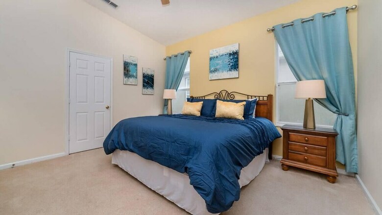 8104 Fan Palm Way