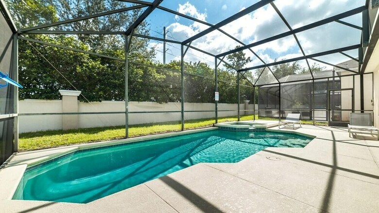 8208 Fan Palm Way