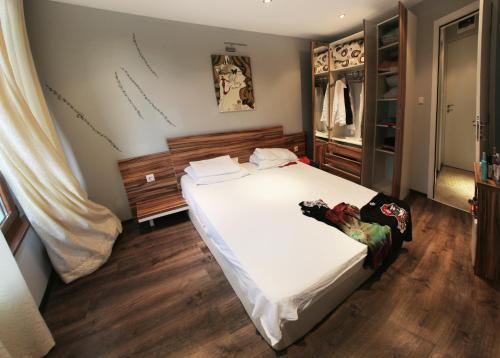 Jbh Hotel
