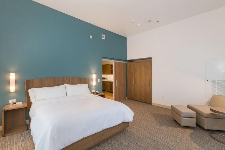 Hotel Element Denver International Airport