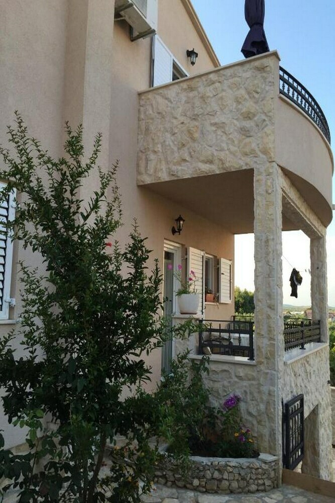 Apartments Nikolina