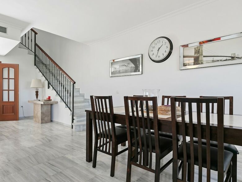 Modern Villa In Alhaur�n El Grande With Swimming Pool