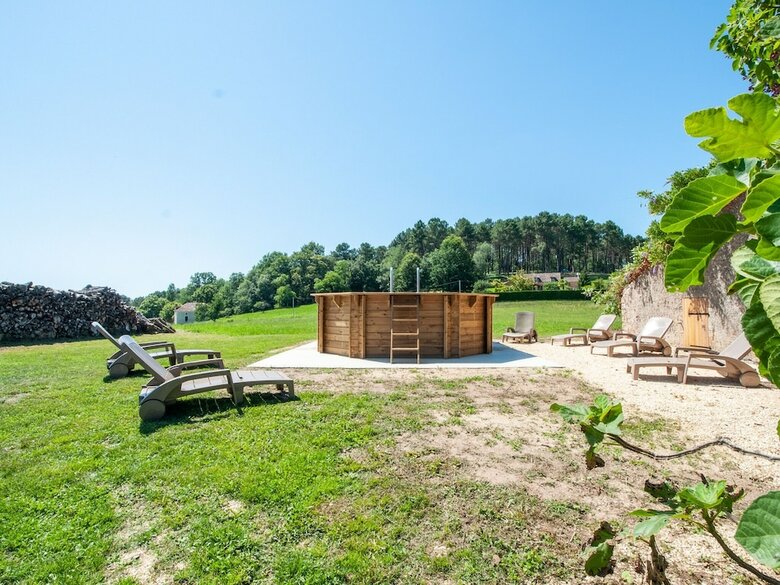 Charming Holiday Home In Loubejac With Private Pool