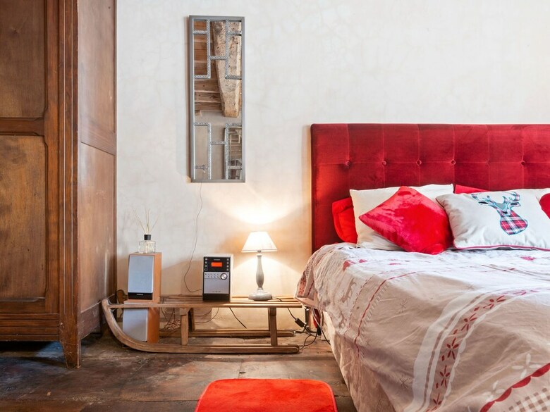 Gorgeous Holiday Home In Urbanya With Garden