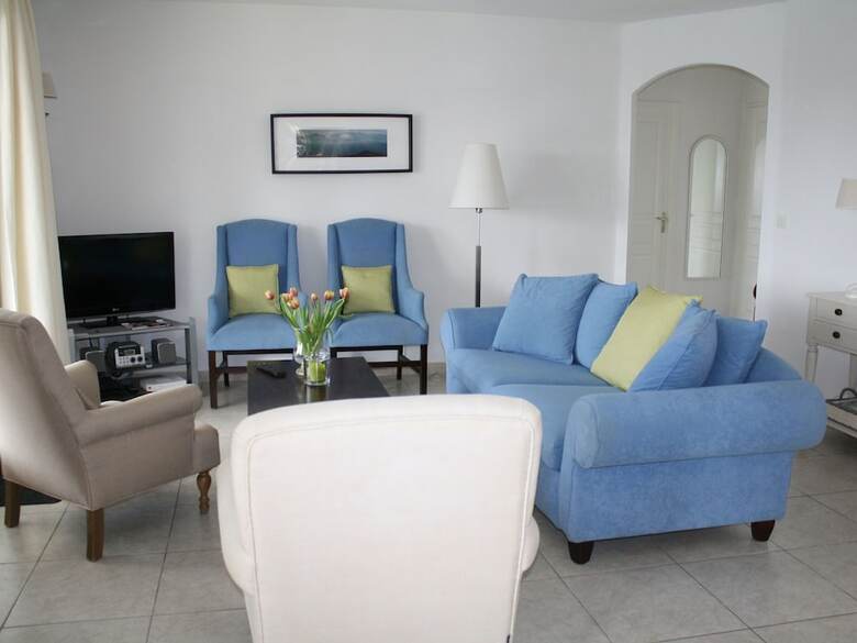 Luxurious Villa In Camplong With Jacuzzi