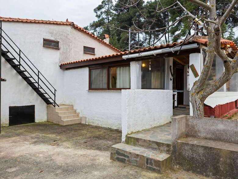 Restful Apartment In Istiaia With Patio