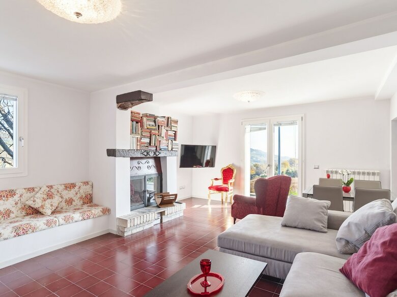 Charming Apartment In Monteprandone With Garden
