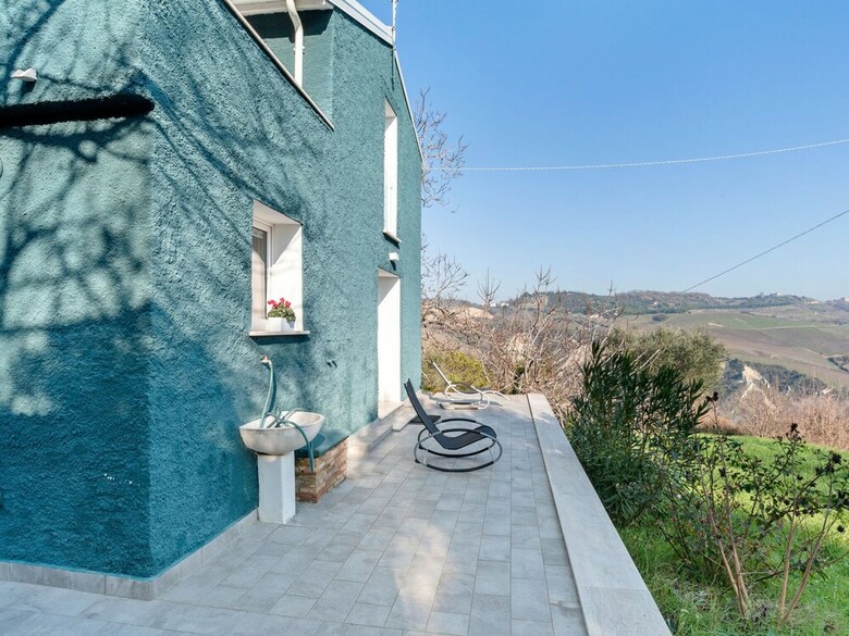 Charming Apartment In Monteprandone With Garden