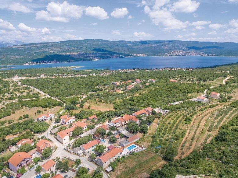 Serene Holiday Home In Pridraga With Private Garden