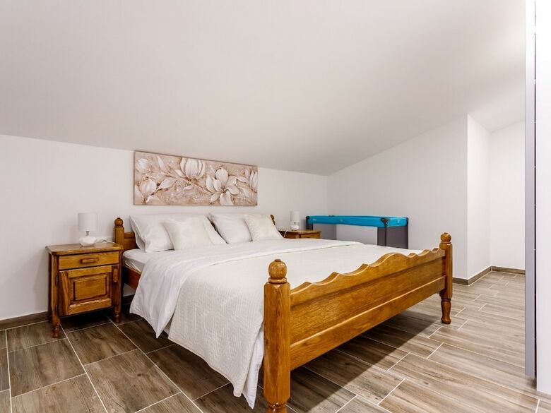 Capacious Holiday Home In Neori? With Heated Swimming Pool