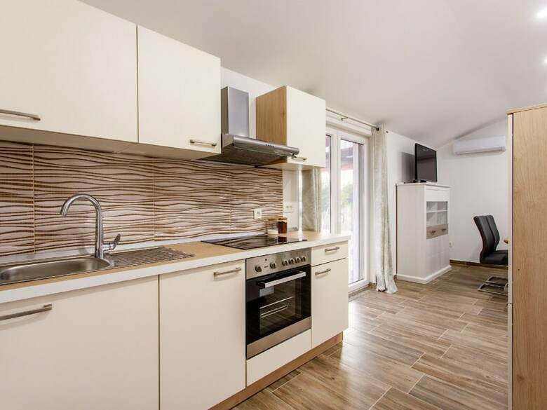 Capacious Holiday Home In Neori? With Heated Swimming Pool