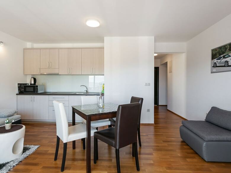 Pleasant Apartment In Drvenik With Balcony