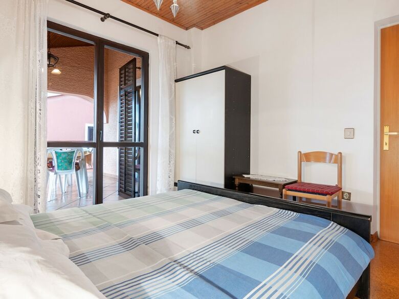 Peaceful Apartment In Pore? With Garden