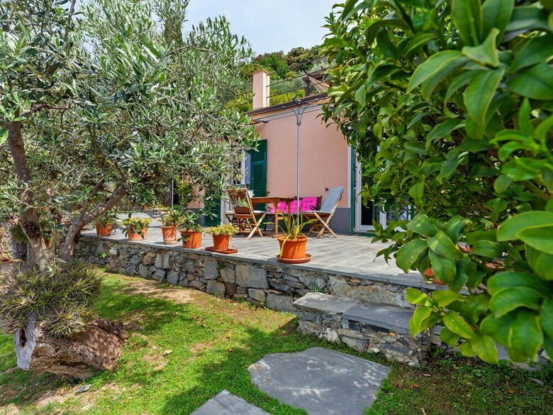 Lovely Villa In Genova With Garden