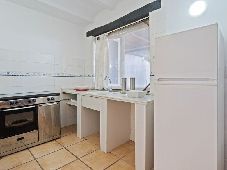 Arty Bungalow In Oliva With Swimming Pool