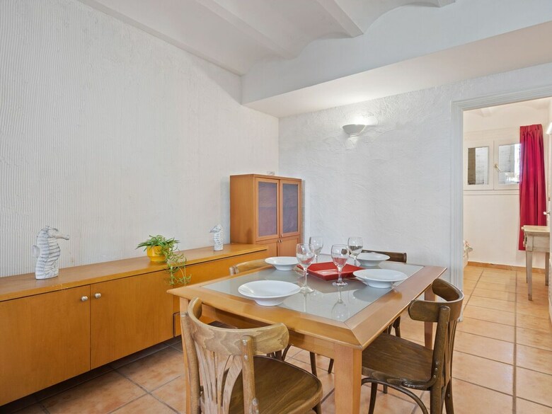 Arty Bungalow In Oliva With Swimming Pool