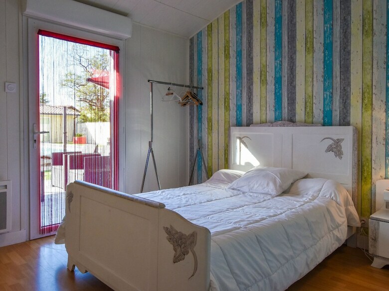 Charming Holiday Home In La Teste-de-buch With Swimming Pool