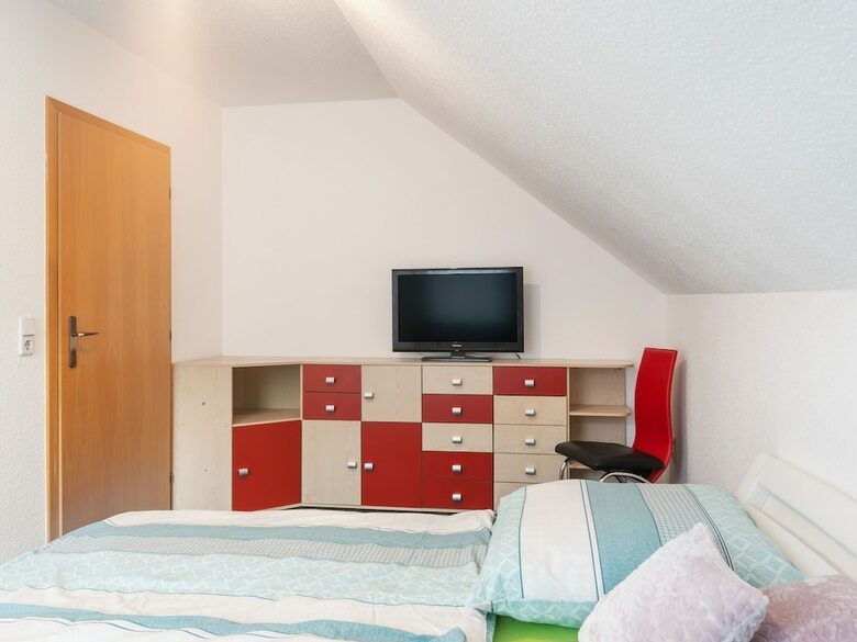 Cosy Apartment In Dresden With Swimming Pool