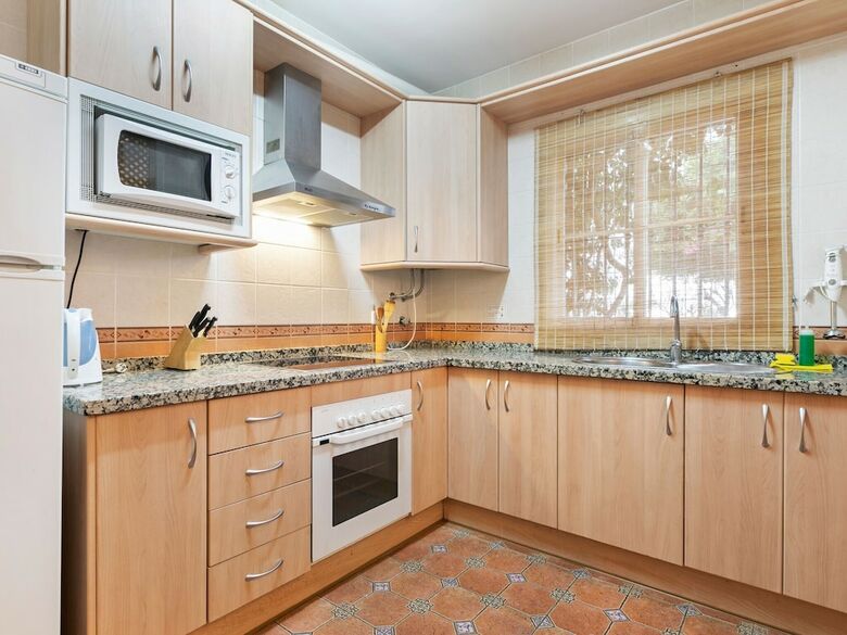 Peaceful Apartment In Alcauc�n With Garden