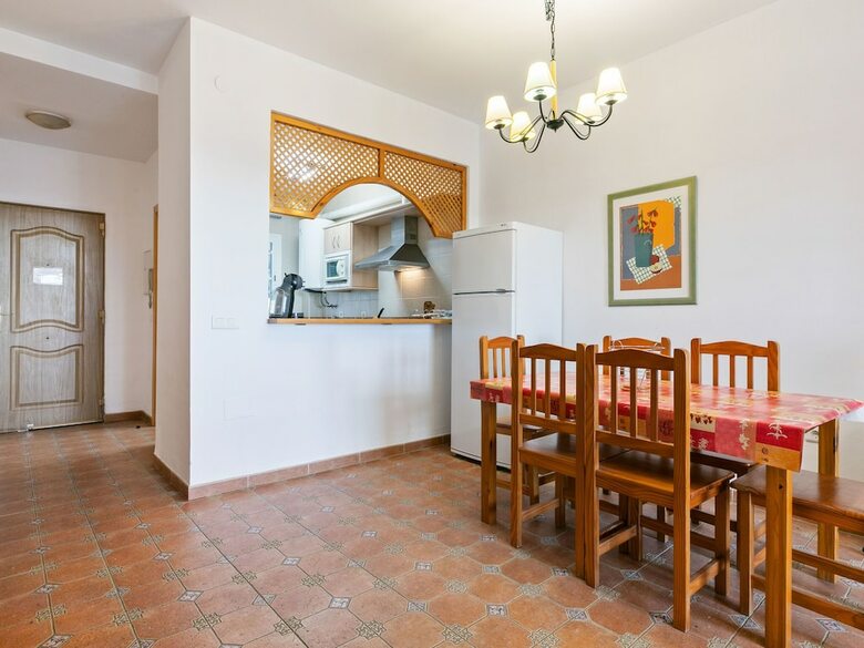 Impressive Apartment In Alcauc�n With Swimming Pool