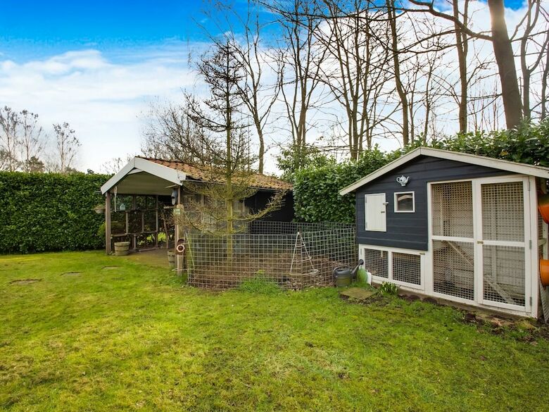 Sun-kissed Bungalow In Denekamp With Garden