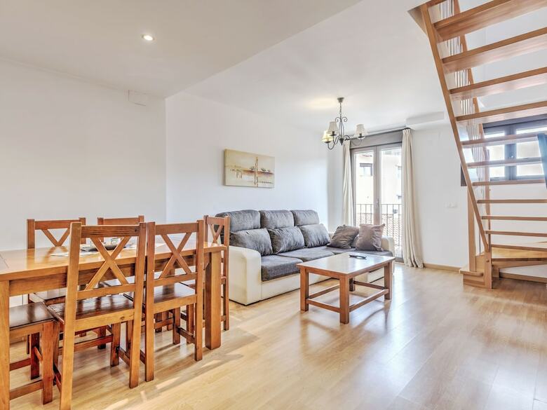 Delightful Apartment In Gudar With Terrace