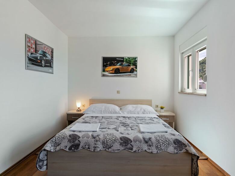 Contemporary Apartment In Drvenik With Balcony