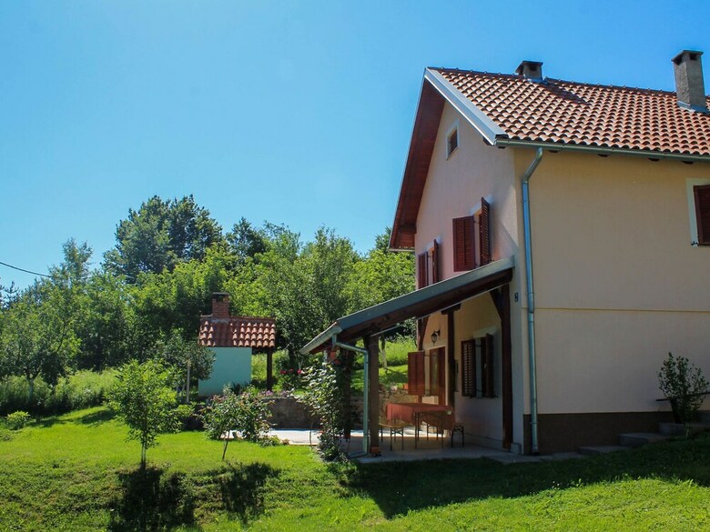 Peaceful Cottage In Stikada With Garden