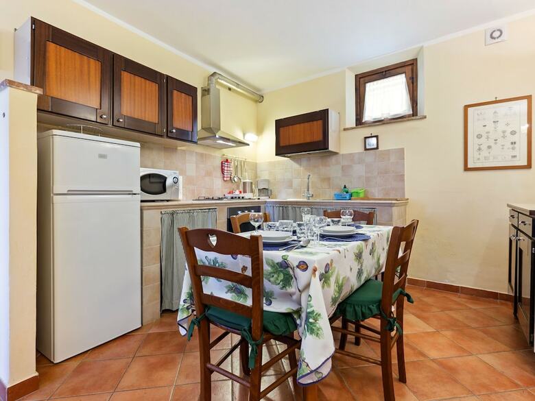 Quaint Holiday Home In Siena With Jacuzzi