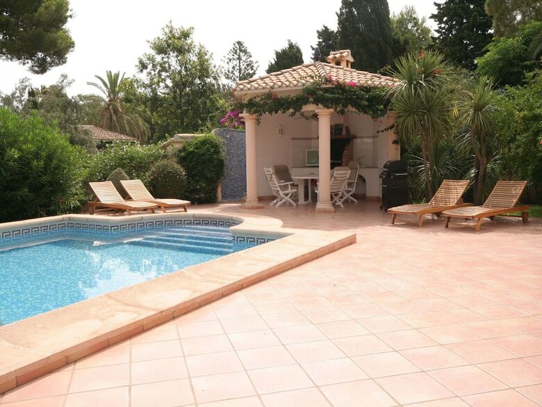 Luxurious Villa With Private Pool In Les Rotes