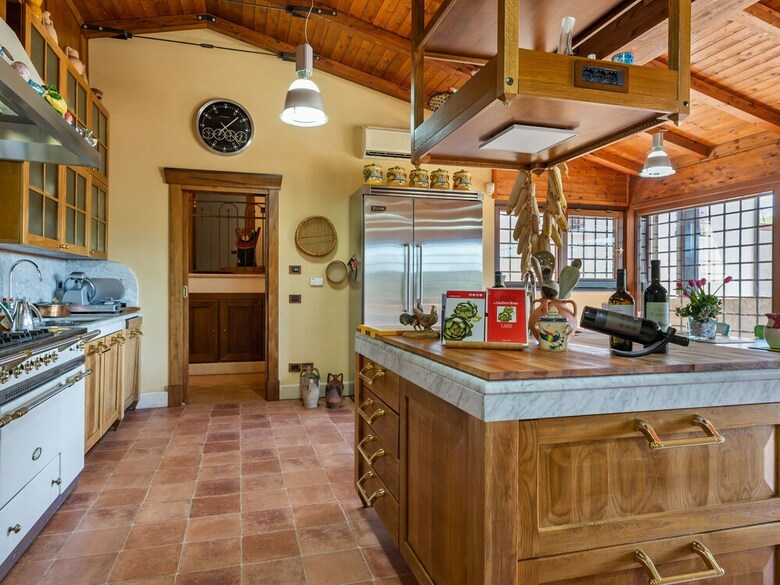 Luxurious Villa In Mentana With Garden