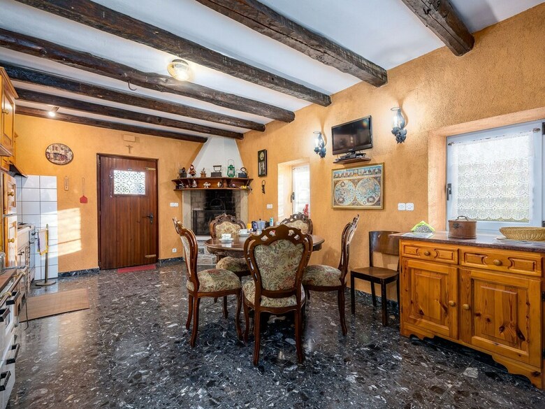 Pleasant Holiday Home In Buzet With Private Terrace