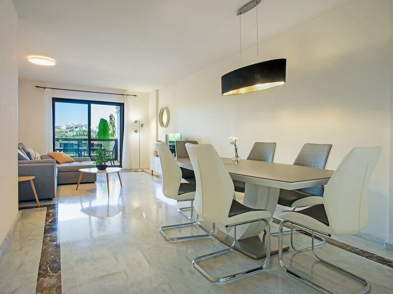 Spacious Apartment In San Roque With Swimming Pool