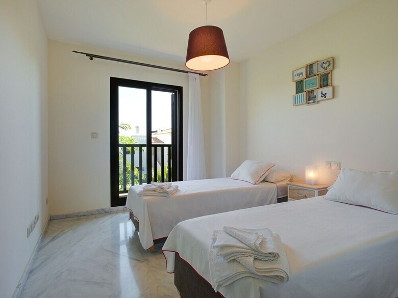 Spacious Apartment In San Roque With Swimming Pool
