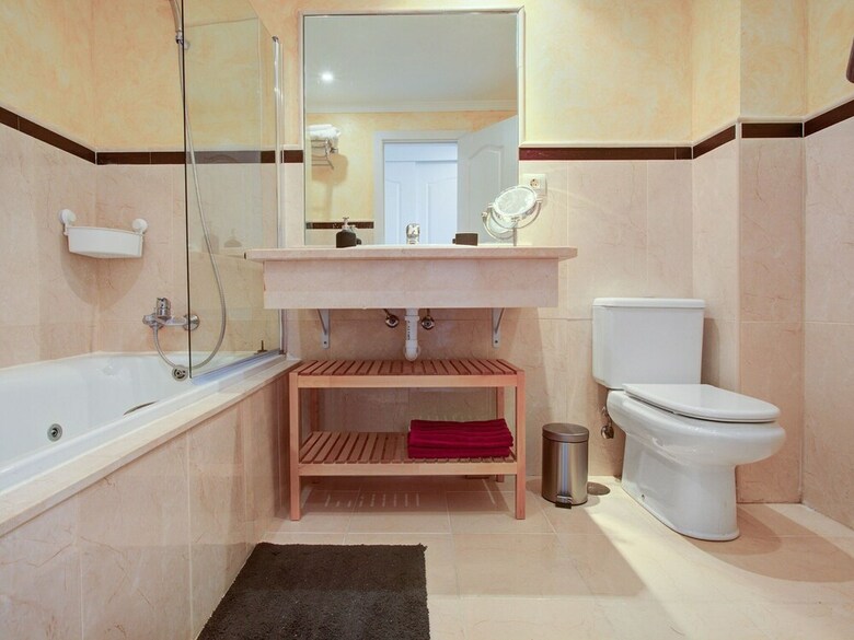 Spacious Apartment In San Roque With Swimming Pool