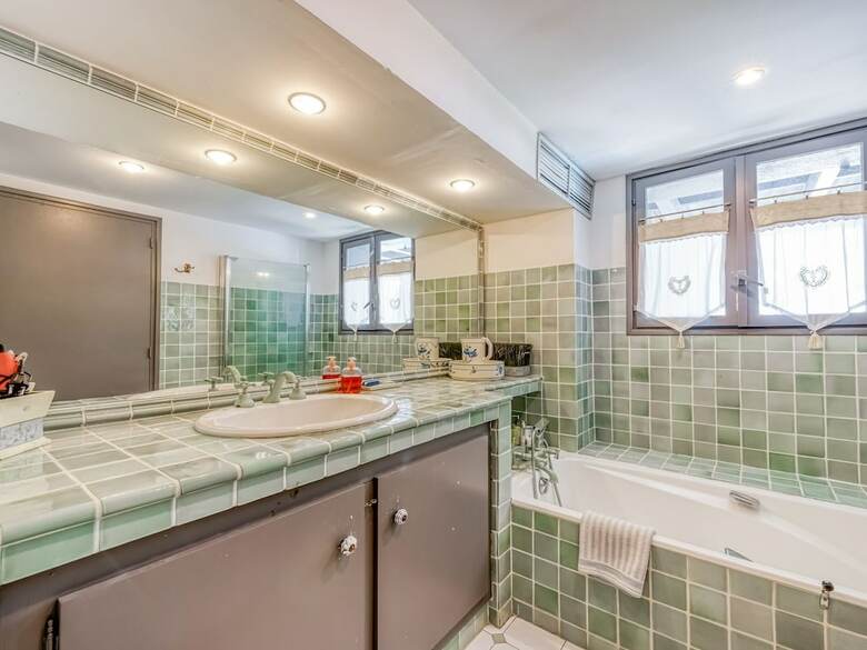 Lavish Villa In Gassin With Swimming Pool