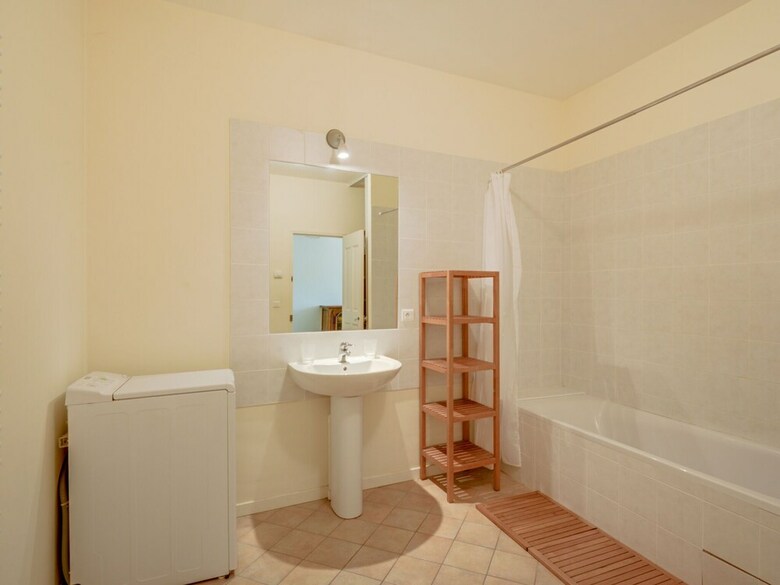 Villa Secluded Holiday Home In Rustrel With Swimming Pool