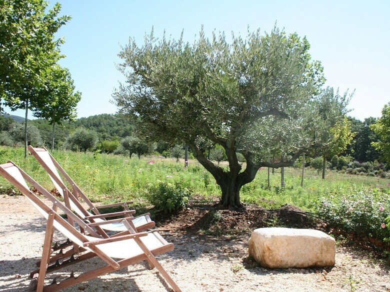 Villa Secluded Holiday Home In Rustrel With Swimming Pool