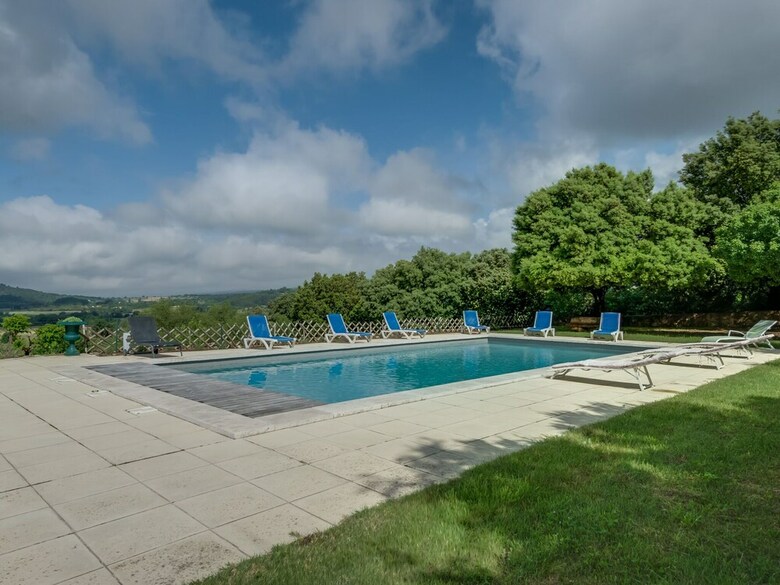 Villa Secluded Holiday Home In Rustrel With Swimming Pool