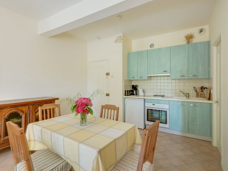 Villa Secluded Holiday Home In Rustrel With Swimming Pool