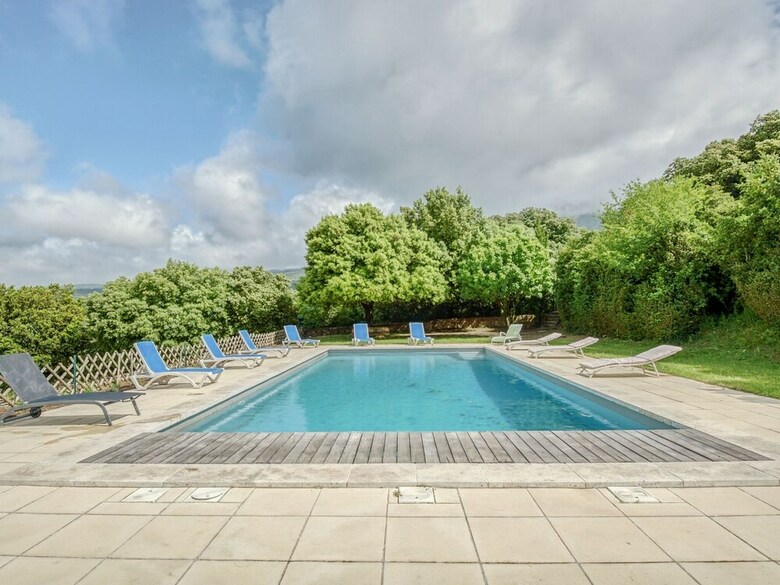 Villa Secluded Holiday Home In Rustrel With Swimming Pool