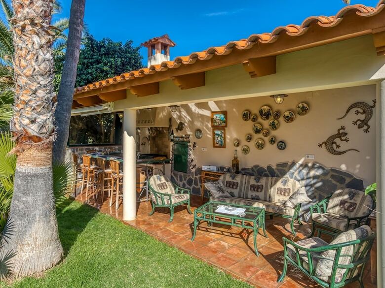 Villa Deluxe Apartment In Albir With Pool & Garden