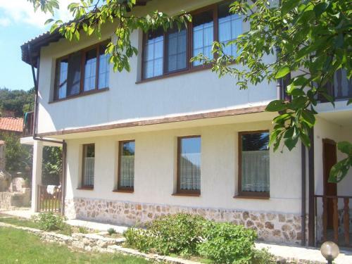 Villa Ira