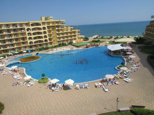 Midia Grand Apartment
